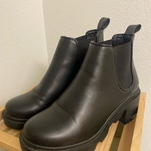 Steve Madden black boots size 7
